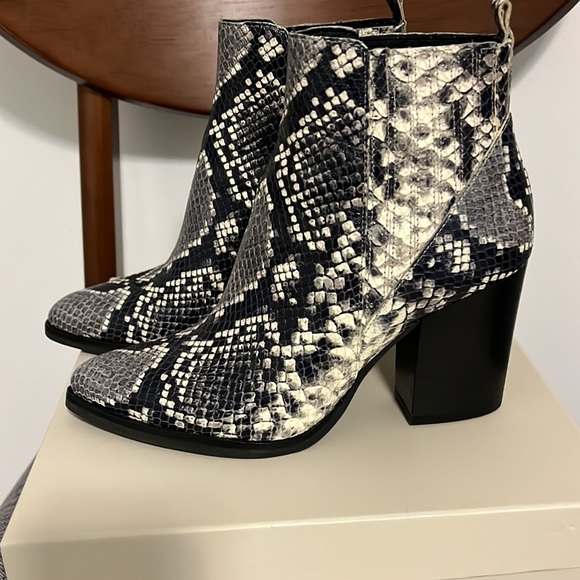Marc Fisher Alva black multi texture boot size 6.5 - Picture 4 of 6